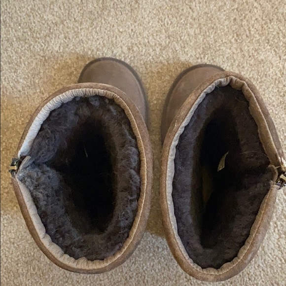 Brown, tall UGG boots - Picture 6 of 7